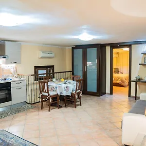  Apartment Domus Ugo Italy